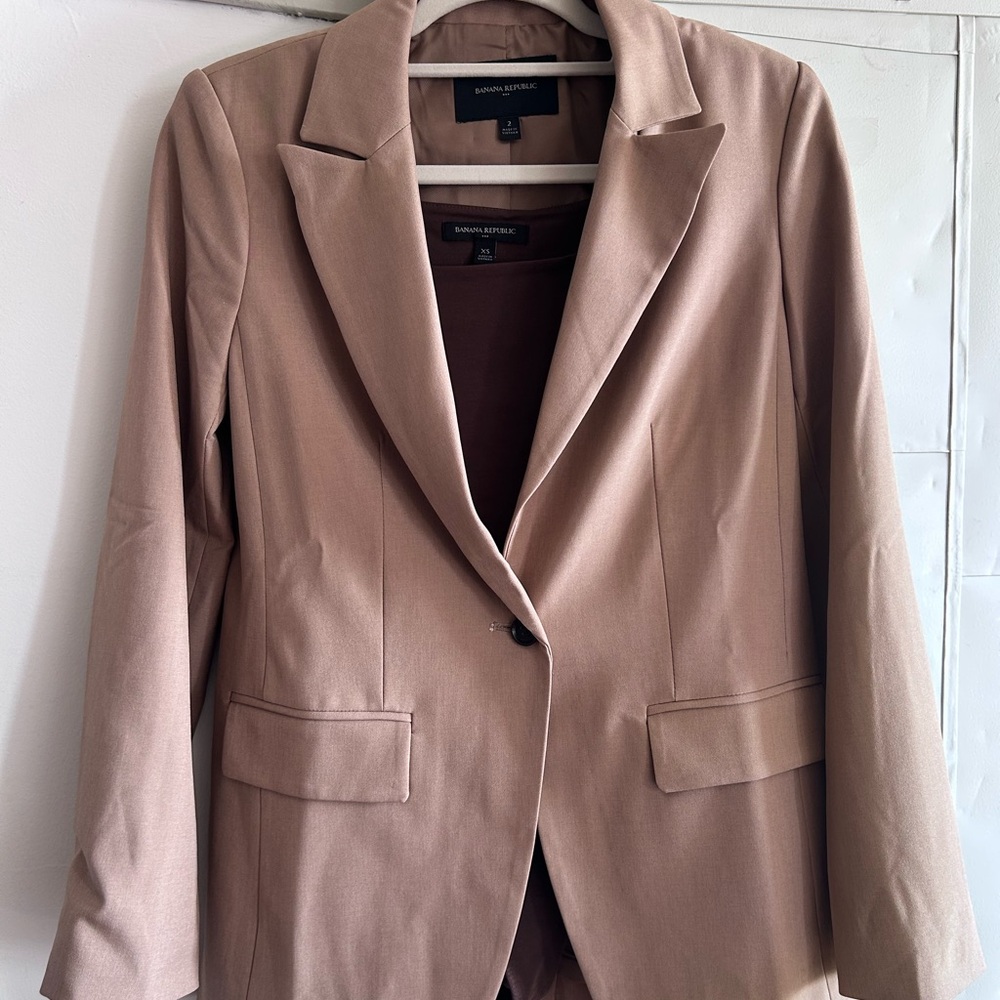 Banana Republic Tan Women's Blazer + Bodysuit